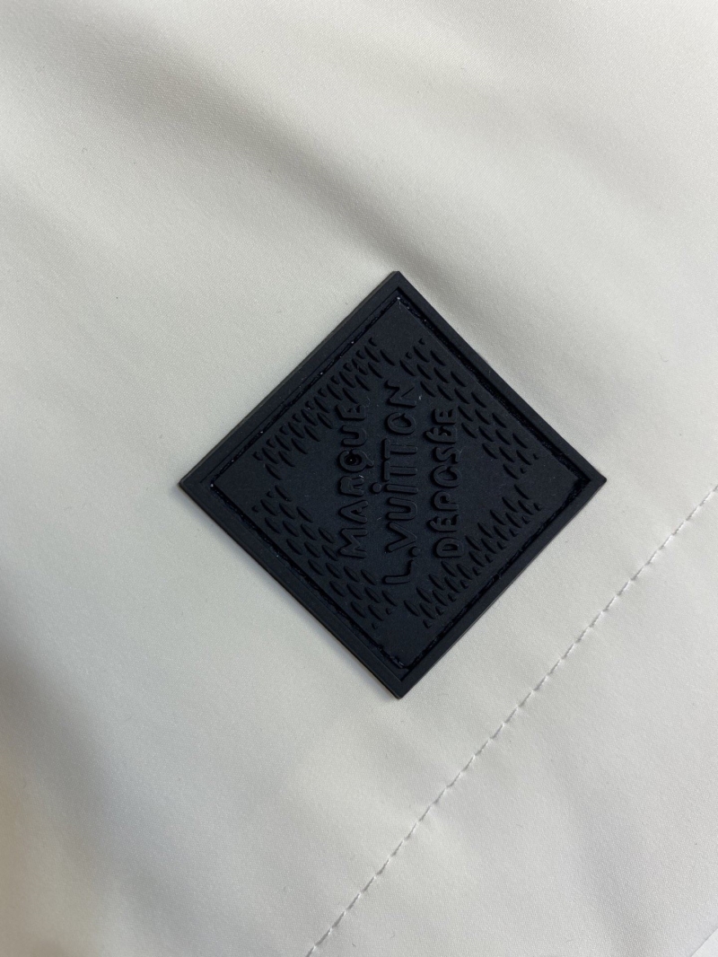 l0vis Vvtt0n outwear